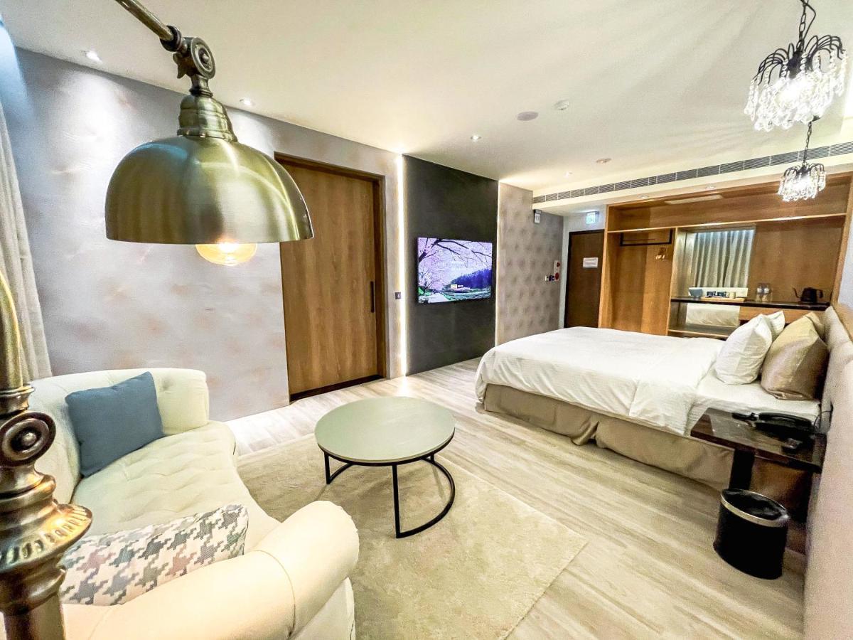 Fifth Avenue Motel Taichung Exterior foto