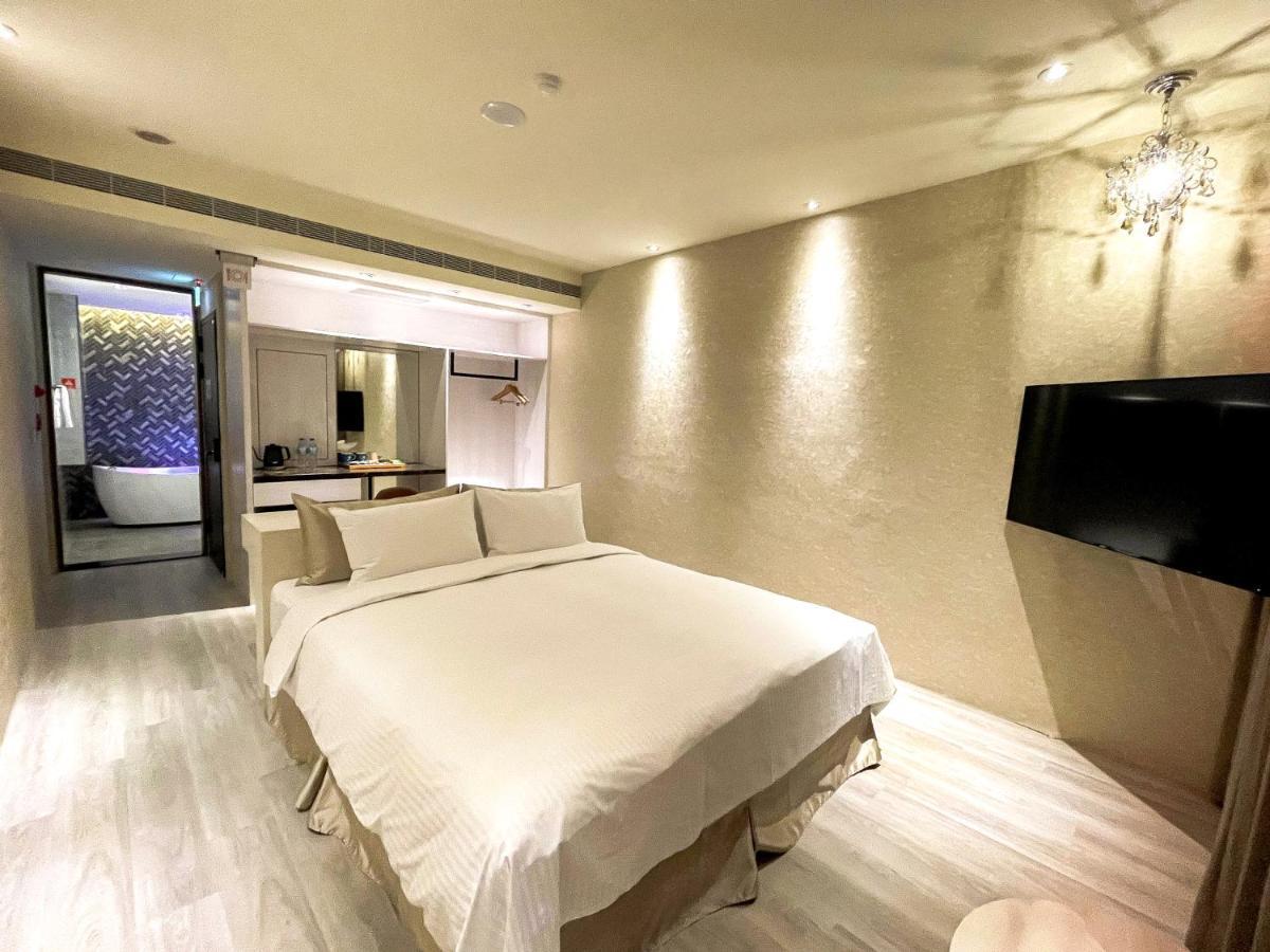 Fifth Avenue Motel Taichung Exterior foto