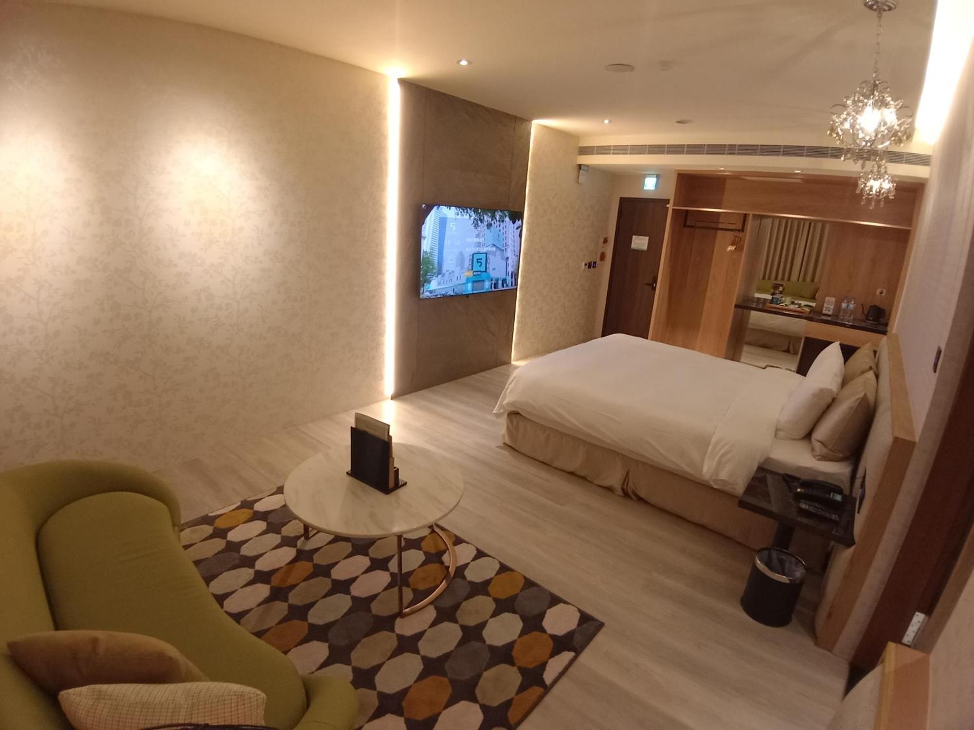 Fifth Avenue Motel Taichung Exterior foto